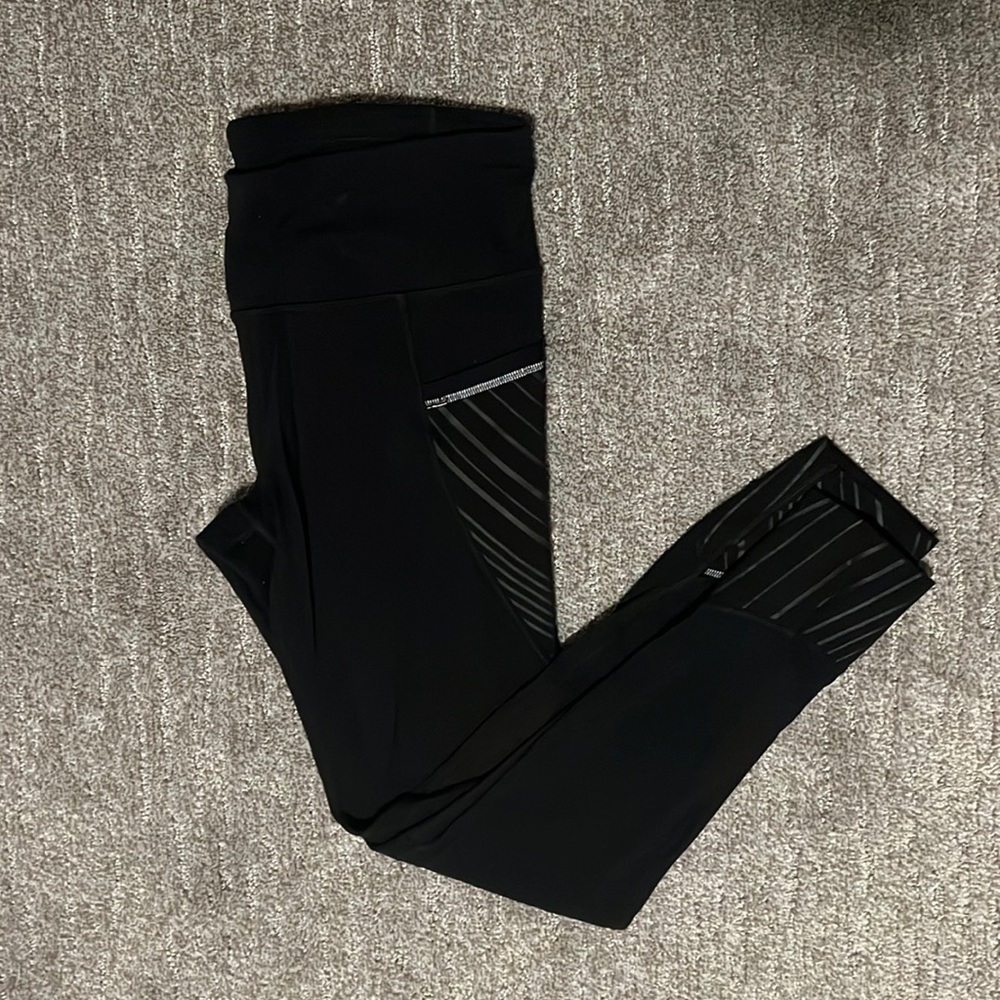 Women’s Size M Athleta leggings. Like new condition.